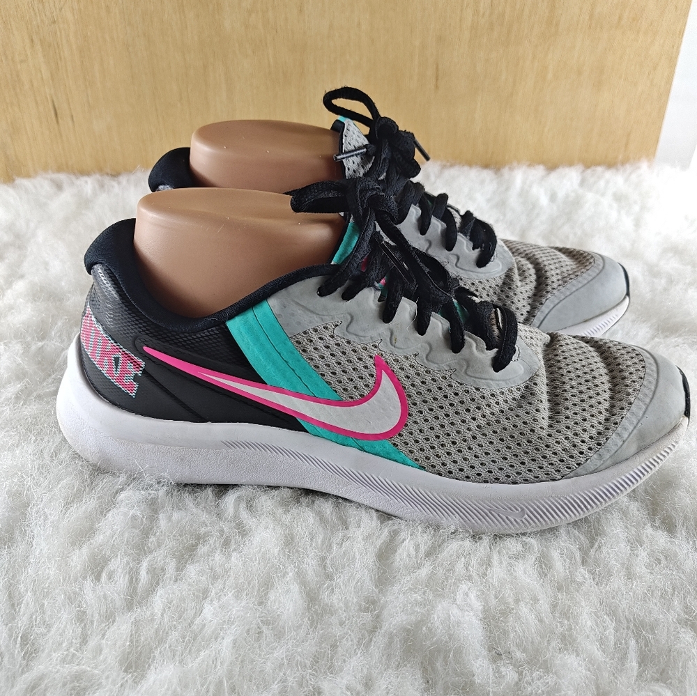 Nike Women's size 6.5 Gray Black and pink Running sneaker - Picture 3 of 10